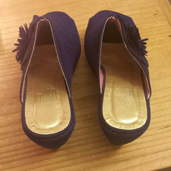 Shoes - Picture 3 of 3