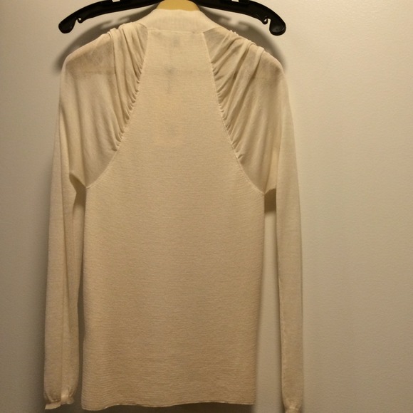 Gucci cashmere and silk cream sweater and  hanger - Picture 2 of 4