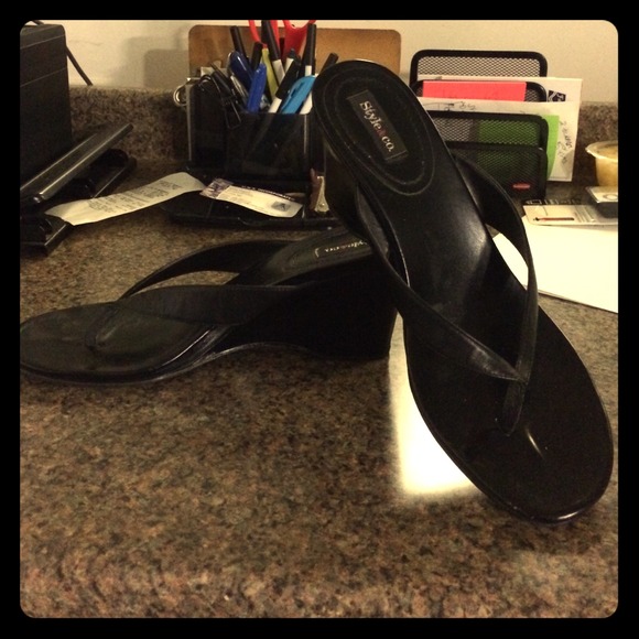 Black style&co heel flip flops.