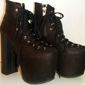 Unif Hellbounds size 10 brand new