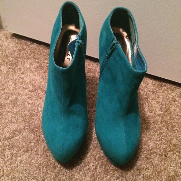 ❌SOLD❌ Teal high heel booties - Picture 2 of 4