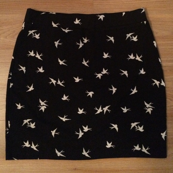 ❌SOLD❌sparrow print mini skirt