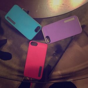 2 iPhone 5 5s incipio cases