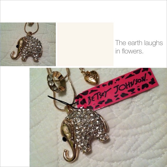 🎈🎈🎈  Betsey Johnson elephant necklace 🎈🎈🎈