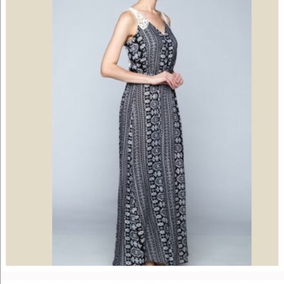 Crochet detail back long maxi dress - Picture 3 of 4