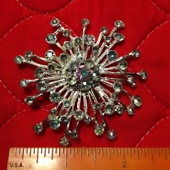 Large Silvertone pin with clear crystals NEW