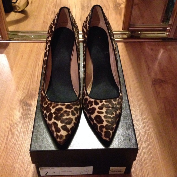 Everly calf hair pumps - leopard - HOLD
