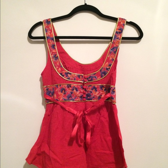 Free People red top with gold lining - Picture 3 of 4