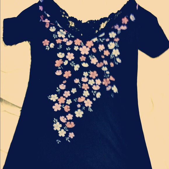 Black Short Sleeve Floral V Neck