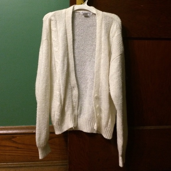 White/ off white knit cardigan!