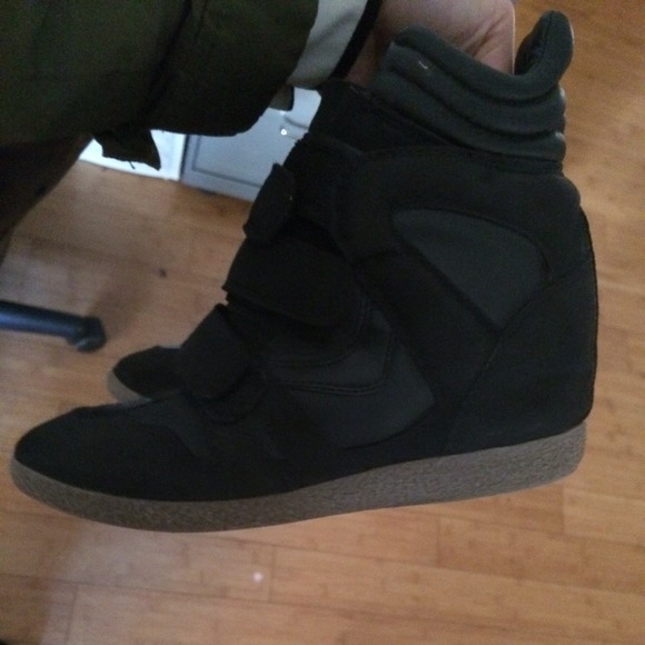 Black mossimo wedge sneakers size 7