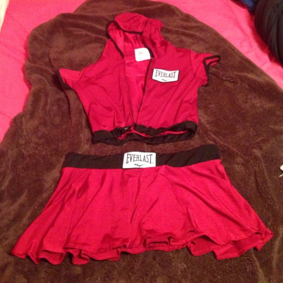 everlast boxing costume ( hold for SK )