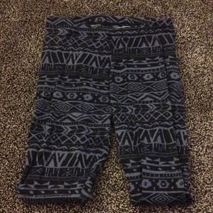 H&M black and gray Aztec print leggings