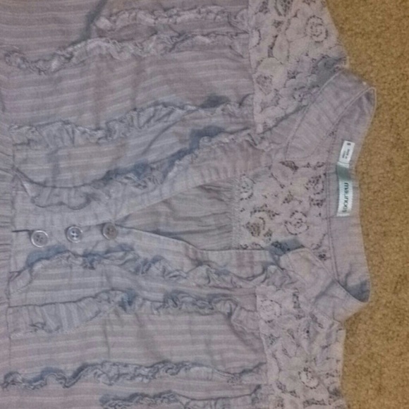 Price drop! Ruffled cap sleeve top! - Picture 2 of 4