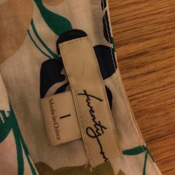 A flower skirt - Picture 4 of 4