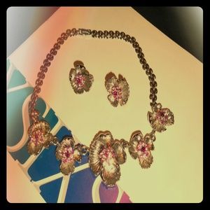 Floral necklace and earrings!!!