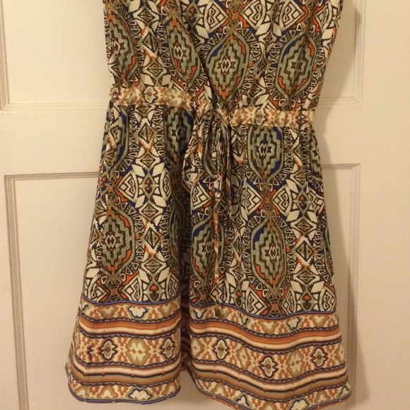 Super cute patterned dress - Picture 3 of 4