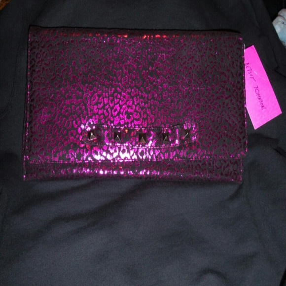 Metallic purple Betsey Johnson clutch!!!