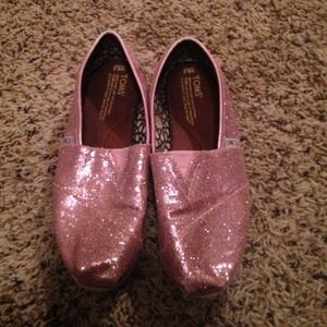 Size 8.5 pink sparkly toms