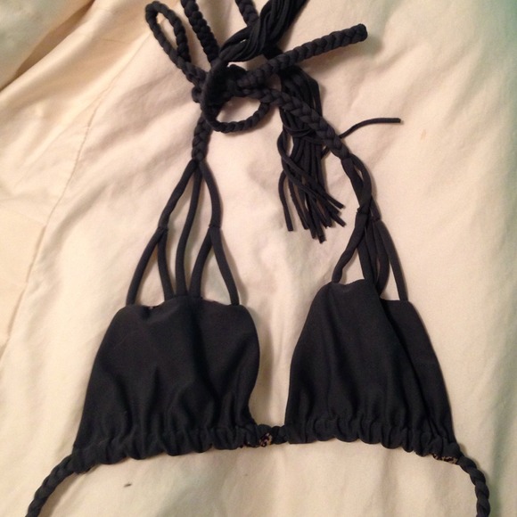 Acacia gray top