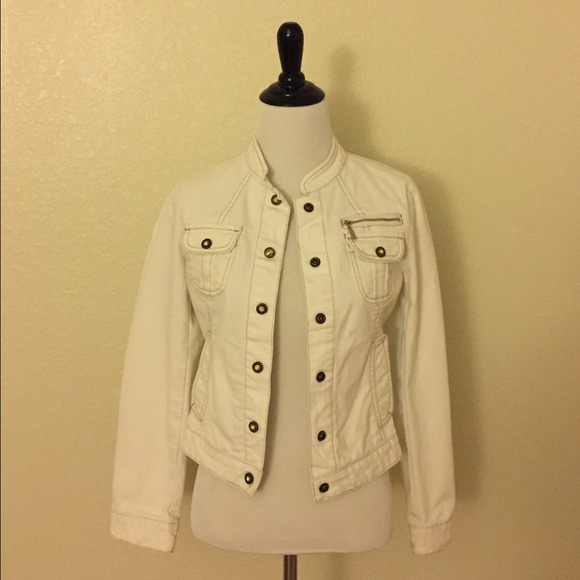 🌸CLOSING🌸 White Jean Jacket