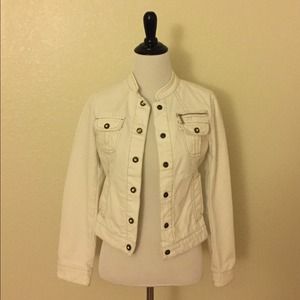 🌸CLOSING🌸 White Jean Jacket