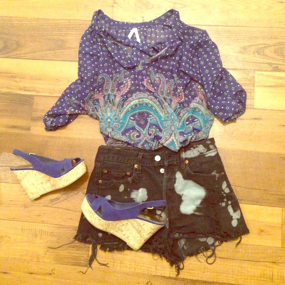 BLUE WEDGE HIGH HEELS & URBAN OUTFITTERS SHORTS