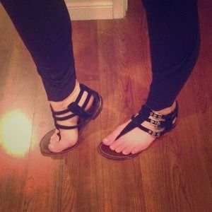 STEVE MADDEN 7Black Sueded Buckled Sandal Flats