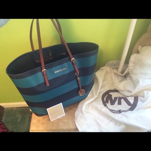 Michael Kors Handbags - Michael kors medium jet set striped tote