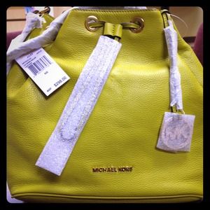 MK leather drawstring bag. NWT 👑🎀