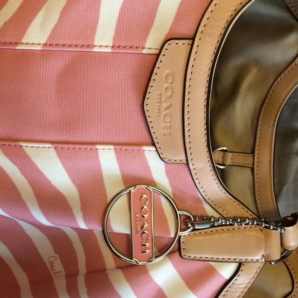 Large Authentic pink and white zebra coach bag - Picture 2 of 3