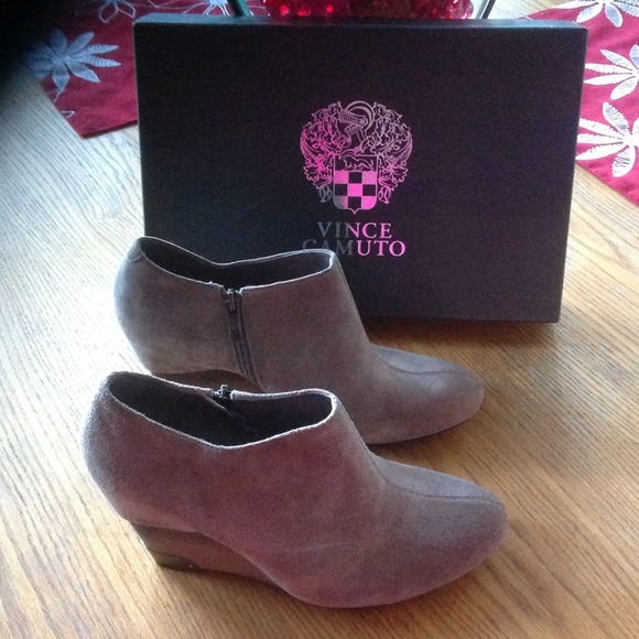 VINCE CAMUTO