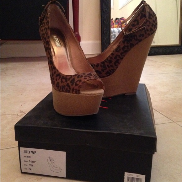 Wild Pair Jilly WP Cheetah Wedge
