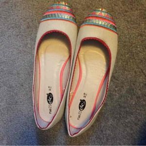 (NEVER WORN) Aztec Flats