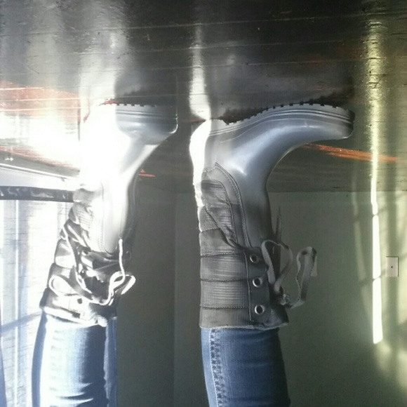 Grey snow boots