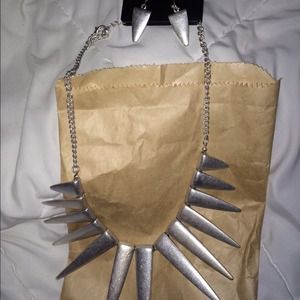 Cute silver matching backless and earrings!