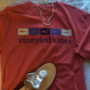 Vineyard vines tee
