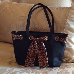 Black purse with leopard bow