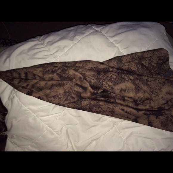 Super cute infinity brown scarf