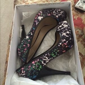 Black and white pump