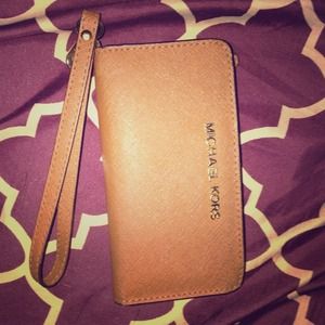 Michael kors tech wristlet