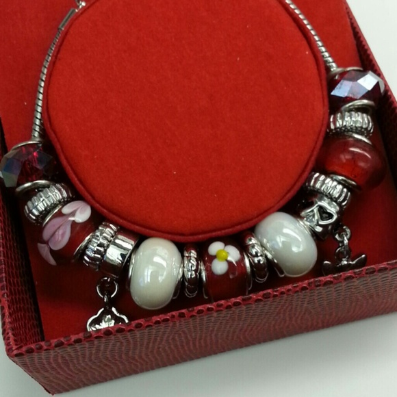 * SOLD *Band new silvertone crystal glass bracelet - Picture 1 of 3