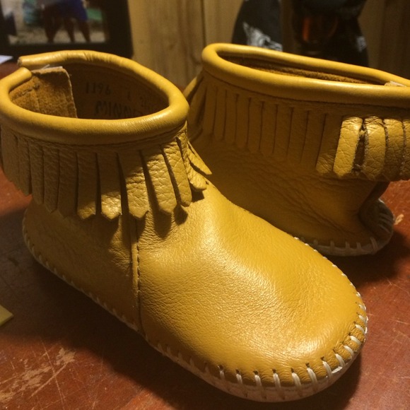 Minnetonka moccasins. Toddler Sz 6