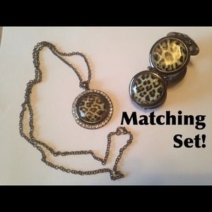 Matching necklace and bracelet set🎀