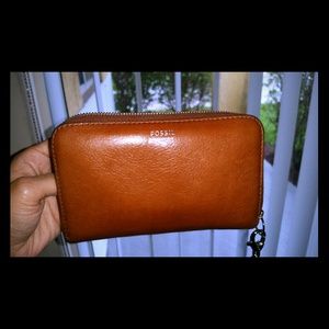 Fossil Sydney Zip Clutch- Brown