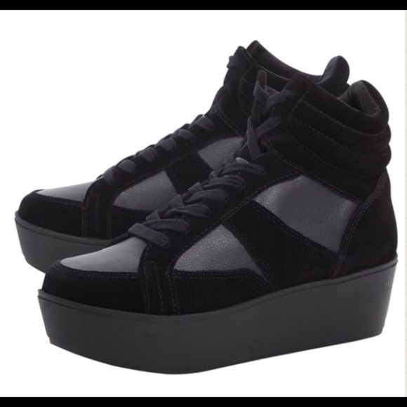 Steve Madden wedges very cute and comfy😍✨✨✨