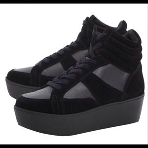 Steve Madden wedges very cute and comfy😍✨✨✨