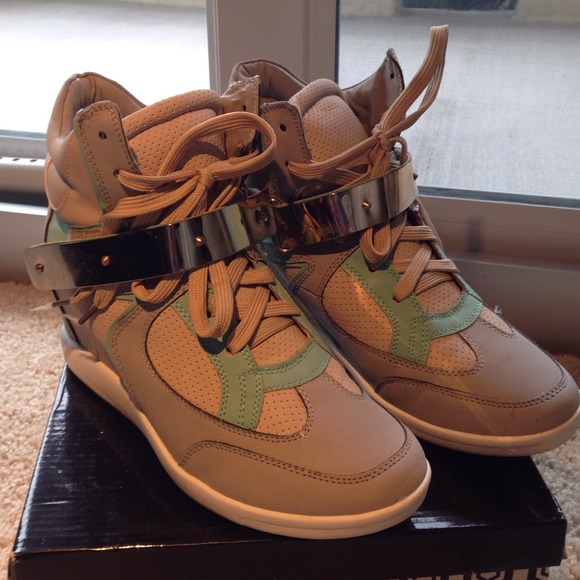 👑GoJane Mint and Creme Wedge Sneakers👑
