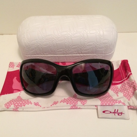 oakley pink ribbon sunglasses