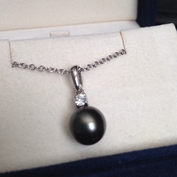 🚫SOLD!🚫 Mikimoto 9mm Black Pearl & Diamond 18k - Picture 2 of 4